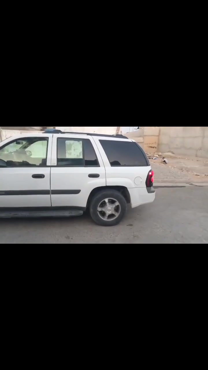 بلایزر
ئارم پلاستیک سلێمانی تازە
بە شەرت گێڕ و مەکینە و ئەکسل
***********

