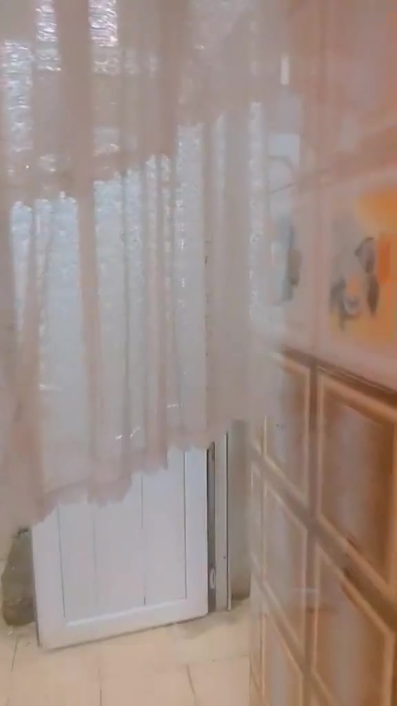 السلام عليكم
الدار للبيع 
مساحة البيت  ١٥٠ متر 

 سند طابو 

يتكون بيت من غرفتين هول و استقبال  
عنوان  البيت حي صدام قريب عل جامع حبيبنا مصطفى 

تواصل معا صاحب البيت ***********
