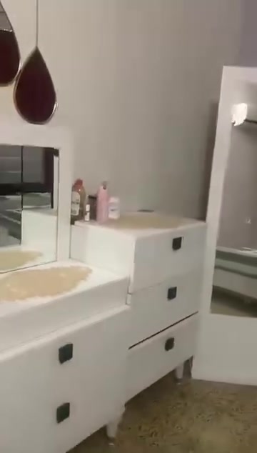 غرفه مليون وربع وبيها مجال.  اول مره تنشد بعدهاممفتوحه  نضافه فول بعدها جديده  اتصال واتساب ***********
