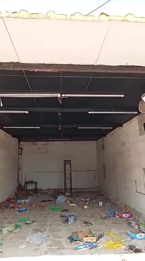 سلام عليكم ورحمه الله وبركاته عندي سندويج مستعمل للبيع 11متر الطول عرض 5متر يعني مجموع 10قطعه سندويج التواصل ***********نظافه 90بل 100
