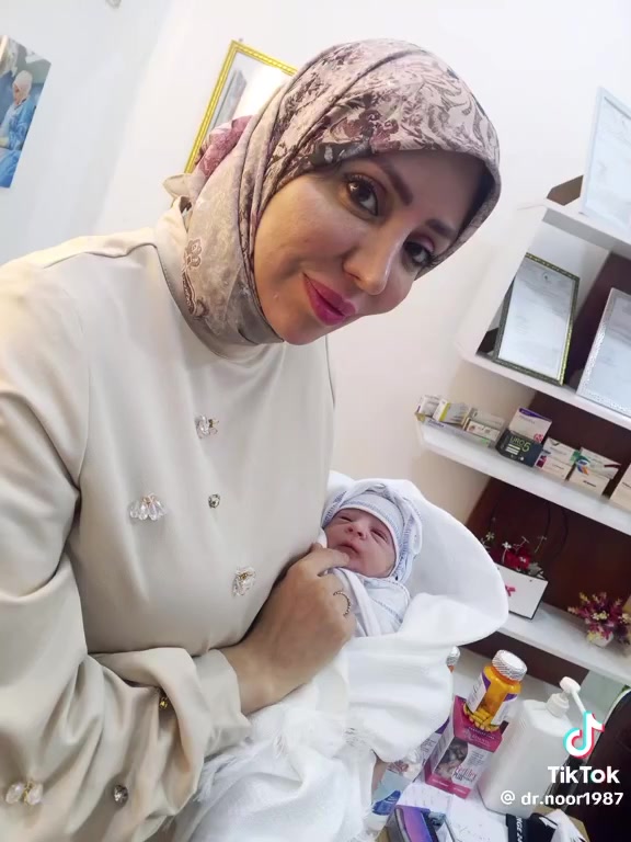 دكتورة نور الهدى جمال كريم اخصائية نسائيه وتوليد متواجدة طيلة ايام الاسبوع في مجمع القمة الطبي  كشفية وسونار ١٥ الف 
دكتورة راقية بمعنى الكلمه الله يحفظها

نص مكتوب في الصور:
- مجمع القمة الطبي
- ١,٩ ألف المتابعون • ٢٤ يتابع • ١٦٣ منشورات
- مجمعنا الطبي لخدمتكم بوجود اطباء اكفاء ✨
- المختبر متكامل و مجهز بأحدث الأجهزة الطبية 📍
- كادرنا الطبي:
- • طبيب الأطفال
- •النسائية والتوليد
- •الجراحة العامة
- •جراحة العظام والمفاصل
- العنوان:-المحمودية/شارع الاطباء/مقابل تربية المحمودية
- للاستفسار:-***********
- صحة /تجميل
- يتابعه ام ايوب البدراني وام مصطفى البدراني وشمس آل دليم و٥٩ من الأشخاص الآخرين
- تتابعها ▾
- مراسلة
- الكل الصور ريلز عمليات الذكر
- دردش معنا
- نشطة الآن
- ٩٩ د. نور الهدى جمال الكل ريلز الصور جمال الجنابي ال... كل المنشورات قامت د. نور الهدى جمال بتحديث صورة ملفها الشخصي. ١٤ حزيران د. نور الهدى جمال كريم أخصائية نسانية و توليد أنت و ٧٠٧ ٢١ تعليقًا أعجبني تعليق مشاركة
