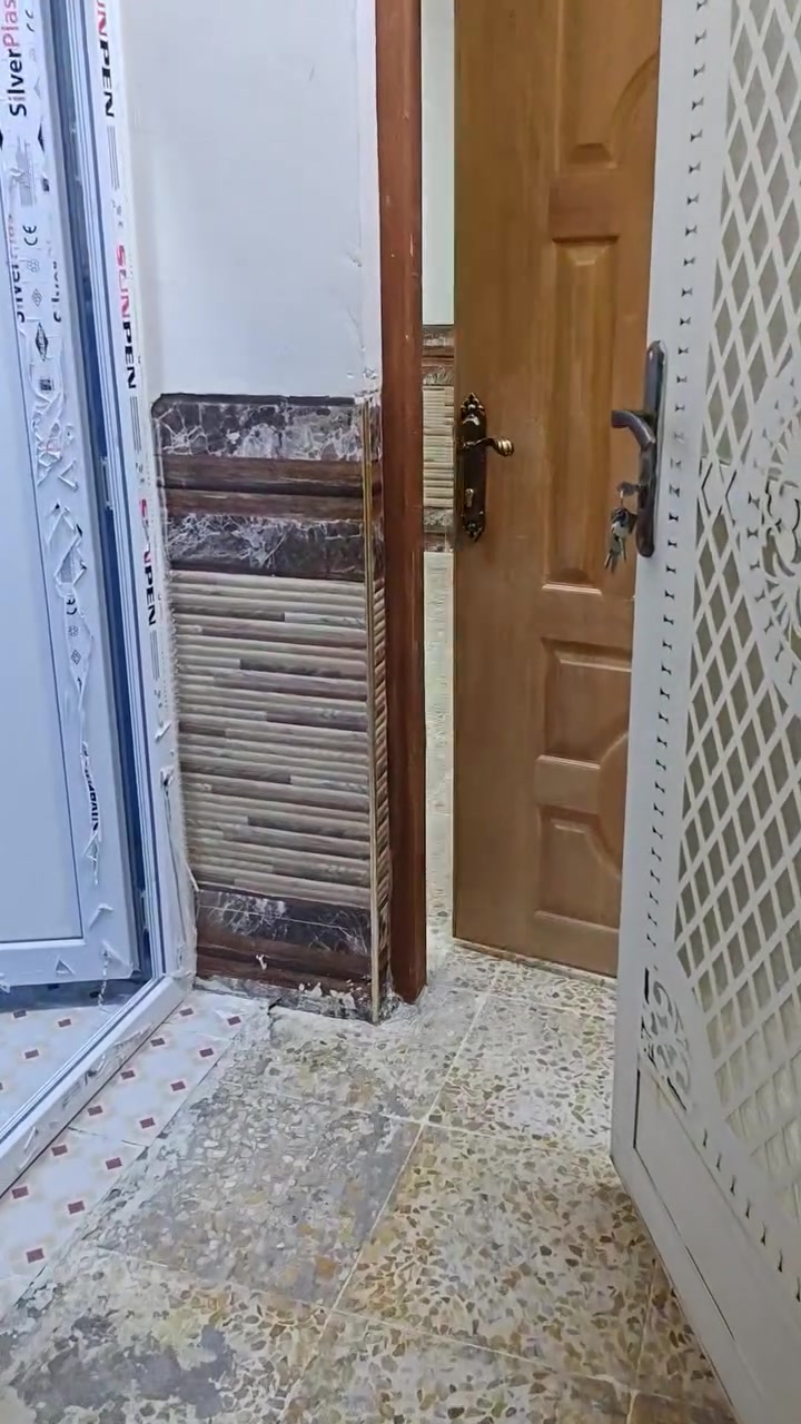 دار للأيجار في مجمع الأمارة الذهبية في الديوم مساحته ٣٠٠م.طابق ونص ٣غرف نوم وهول واستقبال وحديقه وكراج سيارة كبير البيت جاهزللسكن للأستفسار الاتصال على الرقم ***********.
