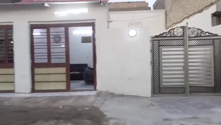 اسلامو عليكم بيت ٢٥٠ متر صب مسلح طابقين ٤ غرف وستقبال ومطبخ وكراج كبير زااد محات يعني باب رزق بيه الموقع حي فدك مقابيل معلمين المشتل قريب المعلمين منطقه مخدومه ماء كهرباء ومجاري ومسجله بلبلديه تحويل يم المختار السعر ٨٠ وبيه مجال لشراي فقط ***********
