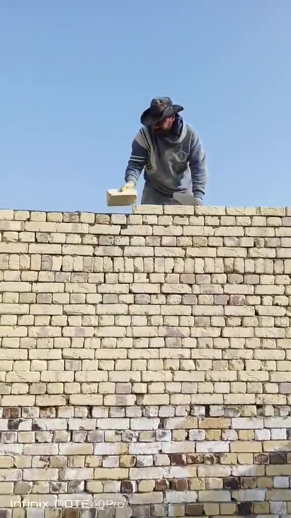 خلفه بناء متفرغ حالين شغل درجه اولة وشرط النضافه ولتزام المواعيد ***********
