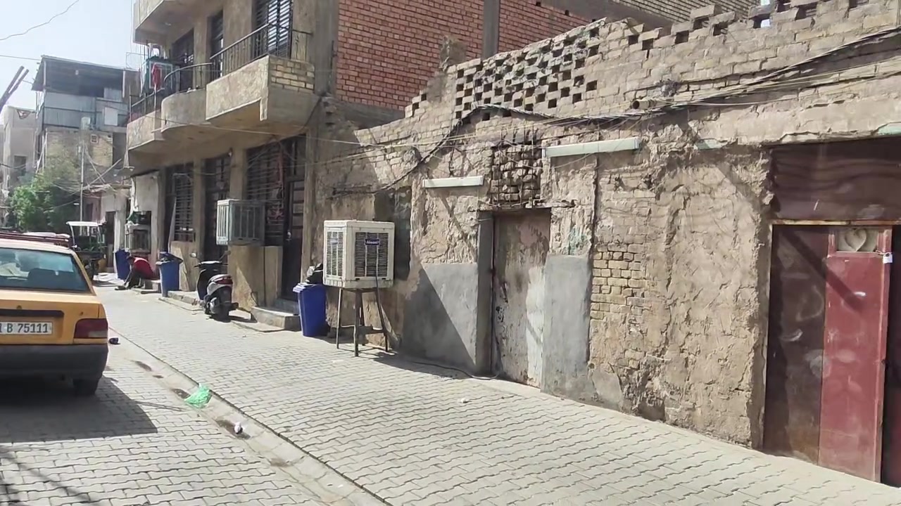 دار قديم للبيع في منطقة كمب الأرمن قرب ساحة الطيران  ينفع بناء مخازن للاستثمار سبب البيع عدم التفرغ مساحة الدار 125 متر واجهه مناسبة 10متر سعر البيت 200 مليون سند منفصل باسمي ***********
