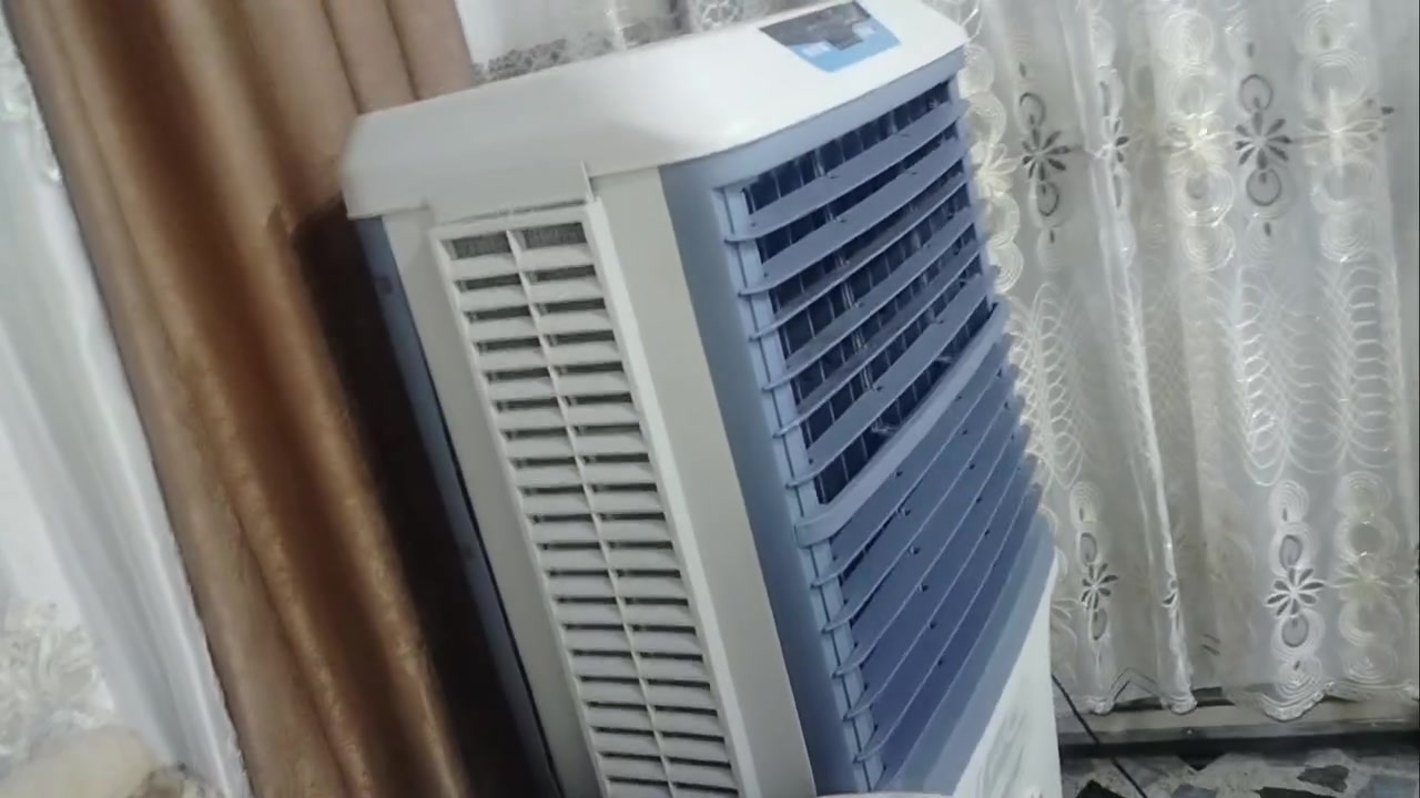 السلام عليكم لدينا كوفيره للبيع حجم كبير نظافه 90/100
السعر 150 وبيه مجال الرقم الهاتف ***********  المكان موصل الايسر المزارع الثالثه
