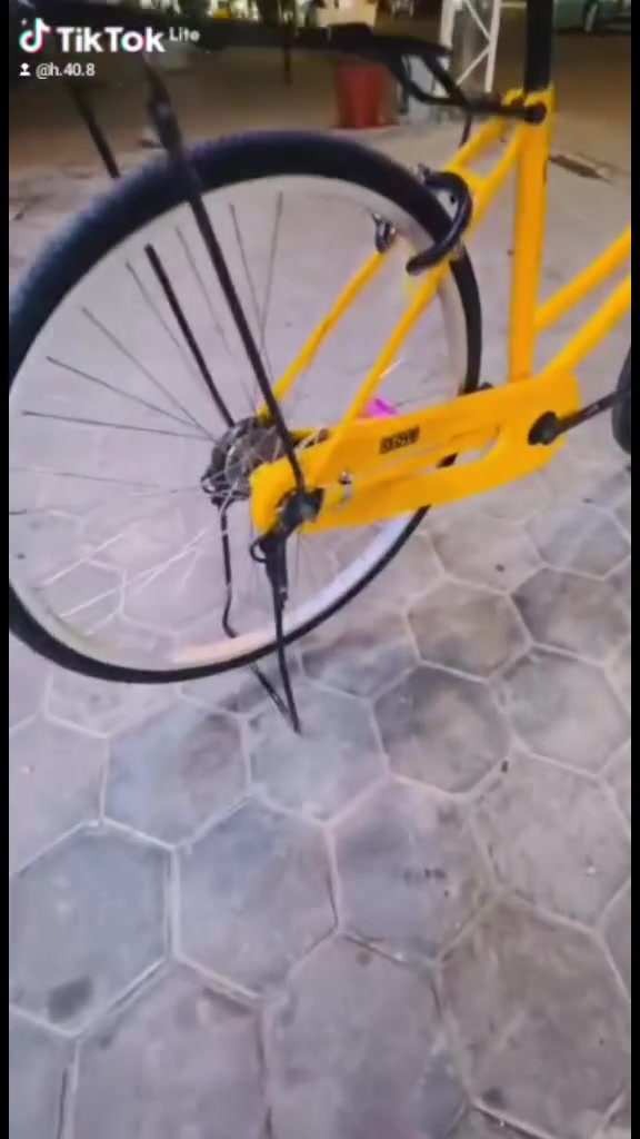 سلام عليكم شباب باسكل للبيع موديل 2019 برتقالي طافي الباسكل سياقه ونضافه يخبل ماعايز شي.. بل نجف حي الوفاء شراي خاص او واتساب***********..🍊🧡
