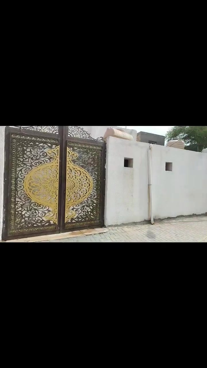 السلام عليكم
الدار للبيع
بيت مساحة ٢٠٠ متر (طابق واحد) 

البيت مكون من استقبال ومطبخ
وصالة كبيرة وغرفتين وصحيات جديدة خارجية حمام وتولايت ويوجد صحيات داخلية بس لاغينهن بس الحمال شغال 

الغرفتين والاستقبال  أرضية بورسلين
وطرمة البيت سيراميك يصلح گراج
وبقية البيت كاشي

البيت كونكريت مسلح

البيت مبادرة مطلوب ٦٩ مليون

سعر البيت ٥٥ مليون وبي مجال قليل و٦٩ مليون تسدد على شكل قصد للمصرف العقاري بالشهر ٣٩٠

موقع البيت الجربوعية الأولى قريب الجامعة مال العتبة
خلف حيدر الحداد مباشرا...سبب البيع محتاج ومريت بضرف

للتواصل الاتصال على الرقم ***********
