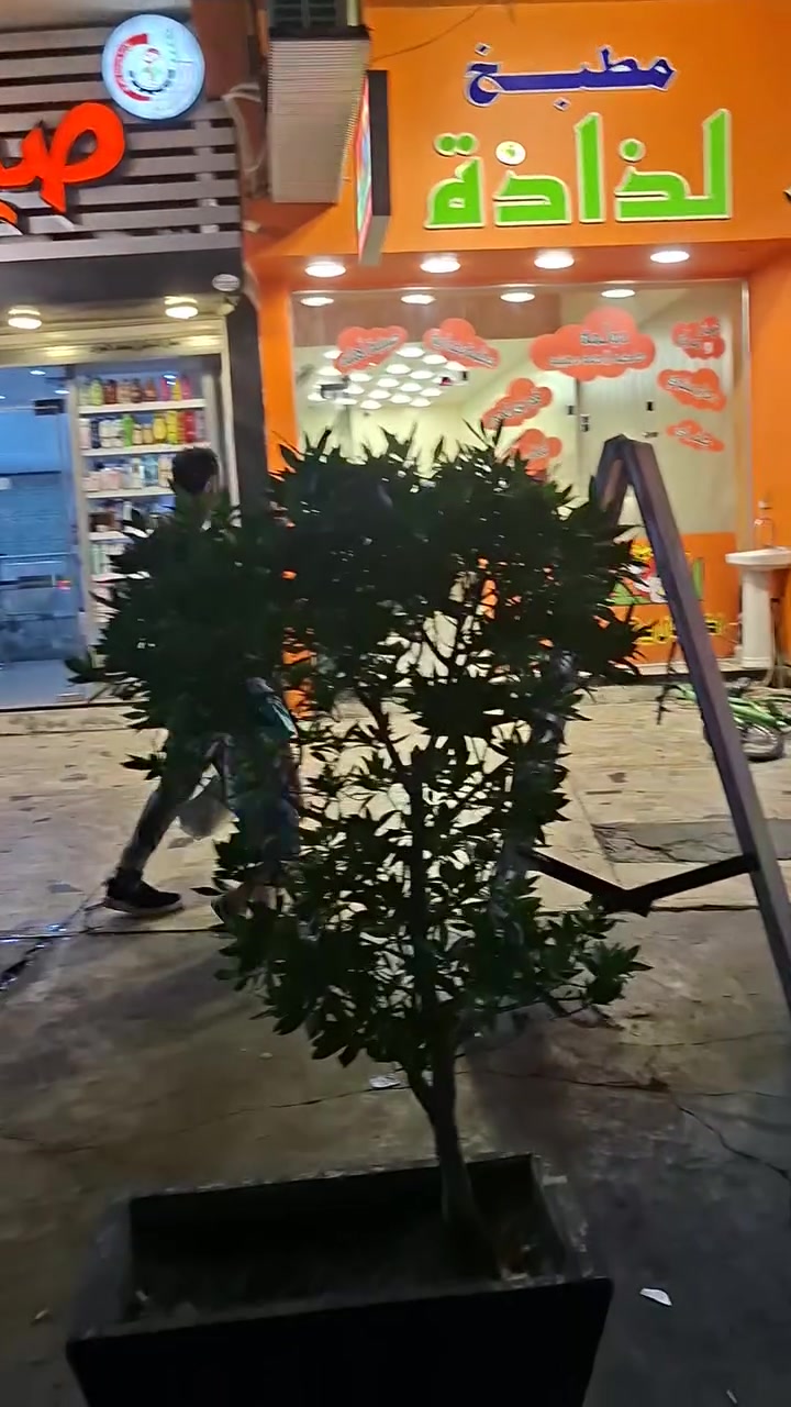 للبيع ..في الاعظميه شارع الضباط  مطعم يقدم اكل بيت شرقي .. صارله سنتين ونص عنده معاميل وزبائن ثابتين ومتجددين ..كامل من كل شي .. شغال ماشاء الله .. مساحته حدود ١٥٠ متر ..من ضمنه منام للعمال .. المشتري الجديد مباشره يجيب مسواك ويبلش بيع .. الاسم مسجل بغرفة تجارة بغداد .. يحتاج دعايه وترويج اكثر حتى يزيد مبيعاته ويحتاج ترتيب اكثر للصاله الداخليه ..
للبيع ..في الاعظميه شارع الضباط  مطعم يقدم اكل بيت شرقي .. صارله سنتين ونص عنده معاميل وزبائن ثابتين ومتجددين ..كامل من كل شي .. شغال ماشاء الله .. مساحته حدود ١٥٠ متر ..من ضمنه منام للعمال .. المشتري الجديد مباشره يجيب مسواك ويبلش بيع .. الاسم مسجل بغرفة تجارة بغداد .. يحتاج دعايه وترويج اكثر حتى يزيد مبيعاته ويحتاج ترتيب اكثر للصاله الداخليه ..
 ايجاره ٣ ملايين بالشهر
السعر المطلوب ٤٠ مليون وبيه مجال بسيط
الجاد وحاب يتفضل يتصل وبالخدمه عالرقم ***********

