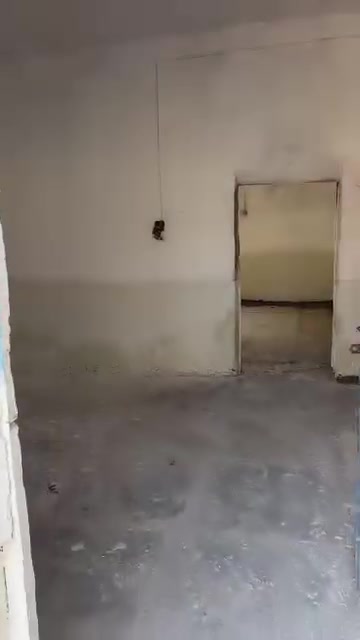 دار للأيجار 
العنوان شلوش بالشارع الثاني الي بعد الشارع الرئيسي  قرب شارع ٤٠
الاتصال ع الرقم***********
