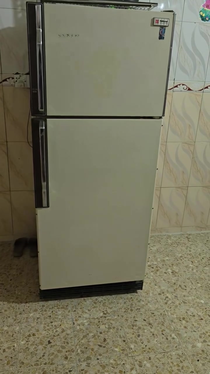 السلام عليكم 
ثلاجة ياباني وبخاخ مستملة قليل 
بغداد مدينة الصدر الاورفلي 
رقم الهاتف ***********
سعر 150وبية مجال
