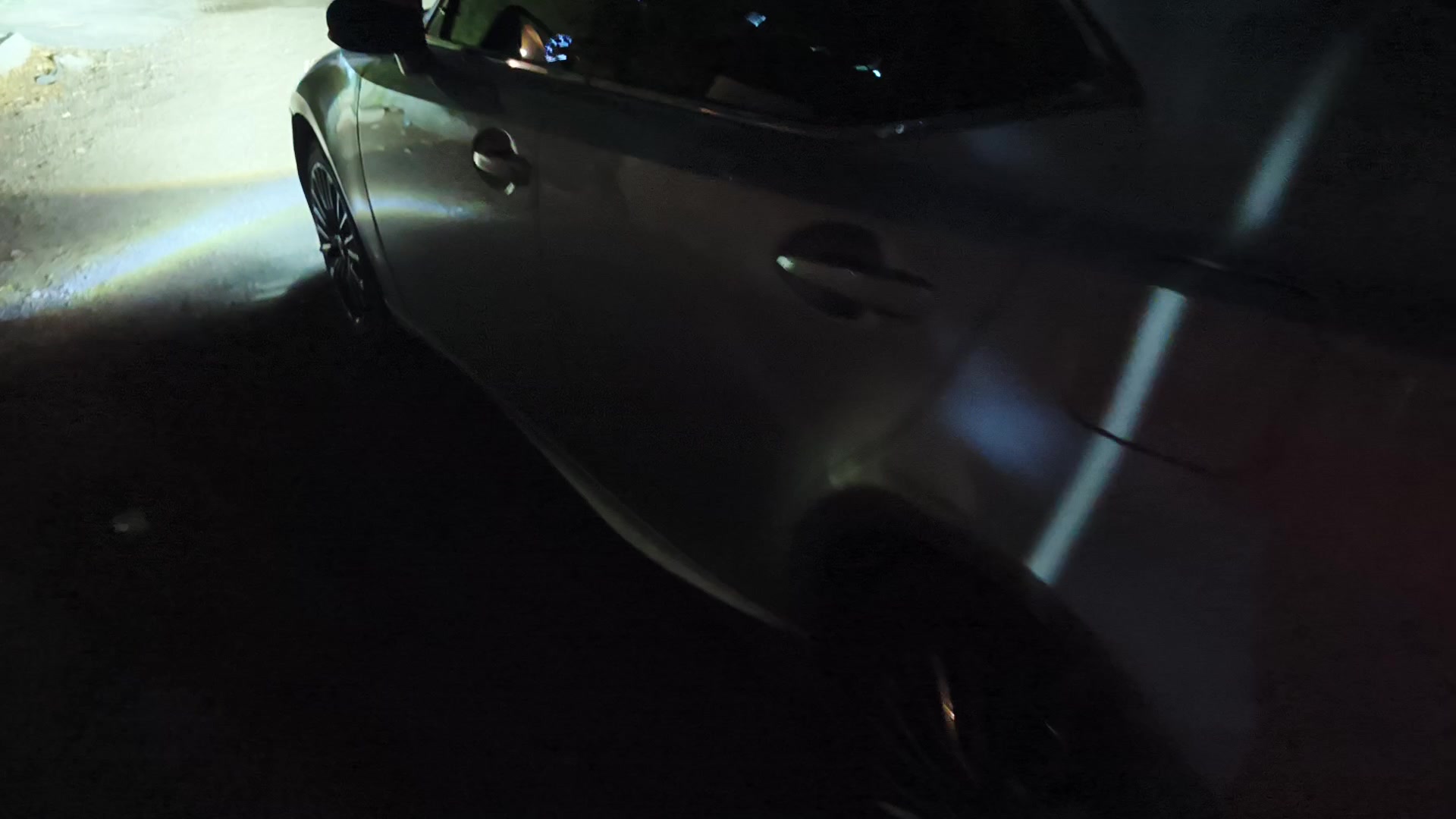 السلام عليكم 
Lexus is 200t 
 2016 مواصفات 
ترحيب دخول ذكي 
بصمه تشغيل +ابواب 
فتحة سقف 
كشنات كهرباء جلد 
شاشة كبيرة تحكم ب الماوس 
تحكم ب التكييف منفصل لمس 
تبريد قطعتين 
دفع خلفي 
وضعيات قيادة 
ايكو 
نورمل 
سبورت 
فجوج امامية 3 بستم بلادي 
تحكم شفتات خلف المقود 
كير zf 8 speed
مكينه 2.0 turbo🚀
كير مكينه بحاله ممتازة
السيارة جاهزة من كل نواحي 
باسمي تحويل مباشر  
صور حادث مرفقه ب المنشور
ماشية ١٥٤ الف كيلو
السعر 155 بيها مجال بسيط
***********
السيارة حالياً بأي مدينة/منطقة موجودة؟ وهل متوفرة للفحص والمعاينة بأي وقت؟: 
بغداد بكريه الفروسيه 
التسجيل وباسمي التحويل المباشر، لو أكو وكالة/قيود/إجراءات مطلوبة عند البيع؟: 
تحويل فقط
السعر 155: بيه مجال شكد بالضبط، لو نهائي؟: 
بيها مجال او مراوس ب كورلا او النترا