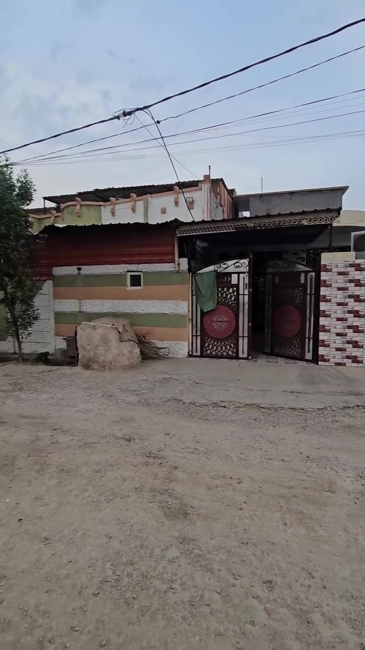 دار للبيع • ١٠٠م • شارع المطار