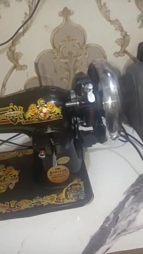 مكينة خياطة جديدة وشغالة استخدام قليل جدا مكانها بغداد سعرها ٧٥ الف للتواصل ***********
