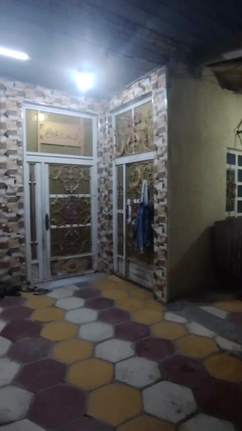 بيت للبيع بناصريه طابقين 200م بحي ام البنين ثالث بيت عن الشارع العام صير عله شكل حرف تي مال كهرباء تبليط بالباب السعر 115بيع مستعجل***********