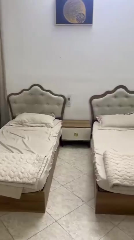 السلام عليكم غرفه تركي مو صيني نظيفه حيل والاغراض اللي بالغرفه كلهن للبيع الاستفسار على الرقم***********

