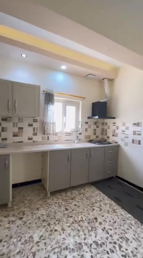 رمز البحث 438 
🏠 شقة للإيجار – الداودي / محلة 611

📍 مجاور شارع التانكي  
🔹 غرفتين نوم  
🔹 صالة  
🔹 مطبخ  
🔹 خدمات  

💰 الطابق الأرضي: مليون ونص   
💰 الطابق الأول: مليون ونص   
💰 الطابق الثالث: مليون   
استوديو 750 الف

📞 للاستفسار والحجز، مراسلة خاص.
***********
