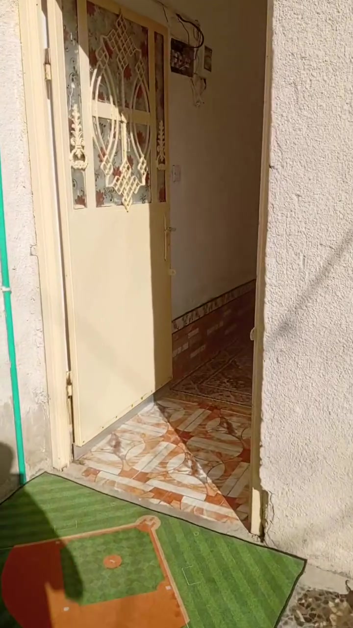 السلام عليكم بيت للبيع مقابيل شارع ستين مساحه 110
للستفسار واتساب ***********
