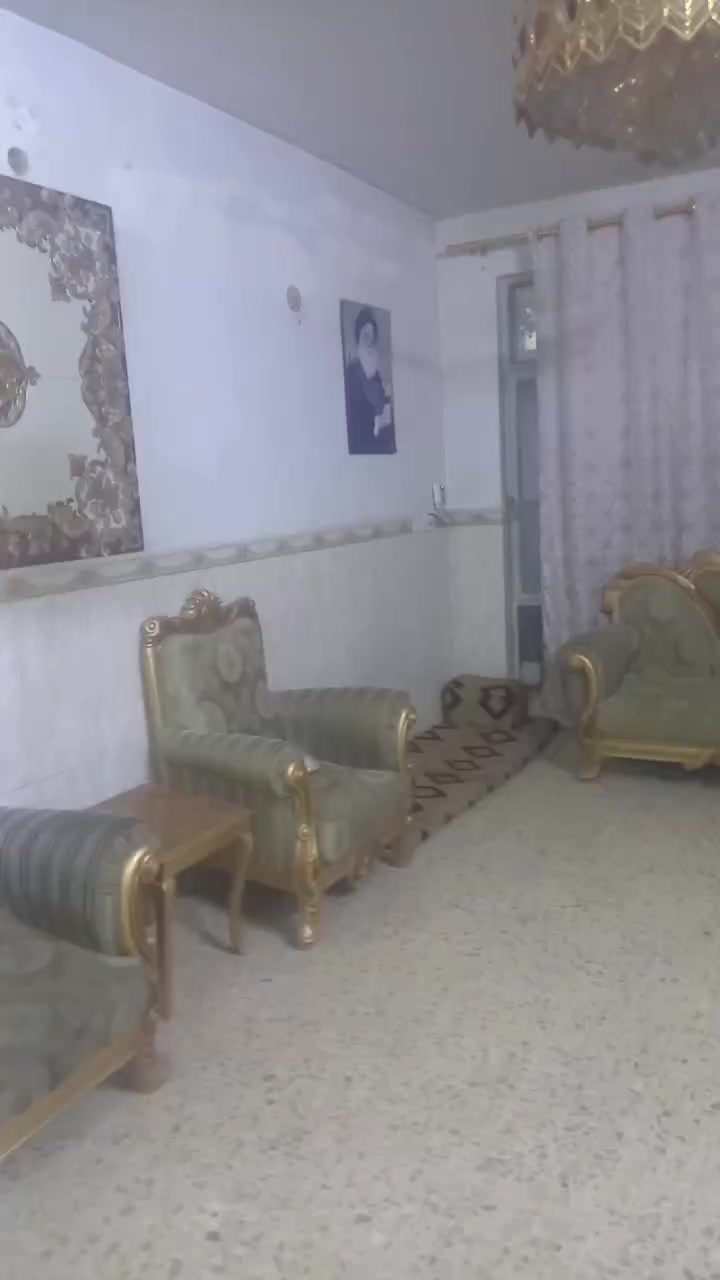 السلام عليكم
بيت مساحه 220 متر طابقين
عن السايد الواحد 40 متر
قرب جامع الإمام علي ع
بناء طابوق
2 غرف نوم طابق ارضي
2 غرف نوم طابق ثاني
130 وبي مجال بسيط

***********
