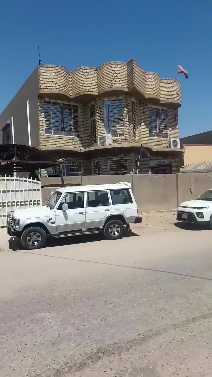 دار للبيع طابو زراعي مساحه 300 متر شارع بهاء عيدان جهه الولايه الشارع 20
طابقين الطابق الأول 
غرفه وصاله واستقبال ومطبخ ومجمع صحيات داخلي وخارجي وحديقه كبيره 

الطابق الثاني  
غرفتين وصاله 

تابع الفيدو موجوده باقي التفاصيل 

***********
