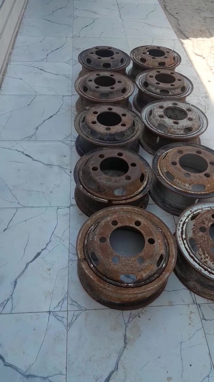 لا توجد تفاصيل

نص مكتوب في الصور:
- صقر البصرة صقر البصرة الآن ٠ رنكات عدد ١٠ طوك يعني جوب كنتراوهينو٦ زروف عنوان البصره هاتف ***********او*********** نظاف