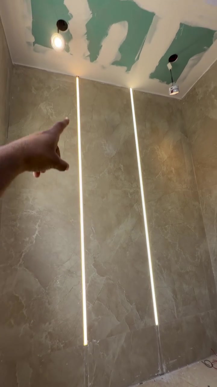إضاءة LED بروفايل على الجدار، لمسة بسيطة لكن تأثيرها كبير 🔥
تجمع بين الأناقة، الإضاءة العصرية، والتصميم النظيف لتضيف للمكان طابعًا مختلفًا ومميزًا.

لأن التفاصيل الصغيرة… هي اللي تصنع الفرق 🤍

#علي_عدنان_الكهربائي_للتأسيسات_الكهربائيه🛠️💡
🔌📞***********☎️***********

🔱معنى الابداع للتأسيسات الـكهربائـيه الـحديثه وأنظمة التحكم الآلي ونصب كامرات المراقبه 🎥
#اشـراف_وتنفيذ_هندسي👷🏻‍♂️

-تنفيذ جميع المخططات والاتنادر الكهربائيه 📉📐⚡️
 
- تنفيذ جميع أنواع ديكورات الانارةالداخلية
والخارجيه من ليد الابروفايل والاناره 3D 💡

-تأسيس كافة المباني والمؤسسات الحكوميه والمحلات التجارية والمنازل 🏛🏡🏢

🔱نعمل بكادر مميز وذو خبره طويله في مجال الكهرباء ⚡️🔌⚠️
بأدارة الفني_عـلي_عـدنان_الكـربائي 🇮🇶
📞***********☎️☎️ ***********
#creatorsearchinsights#creatorsearchinsights #LED بروفايل_LED ديكور تصميم_داخلي إضاءة ديكورات واجهات ديكور_عصري بغداد العراق
