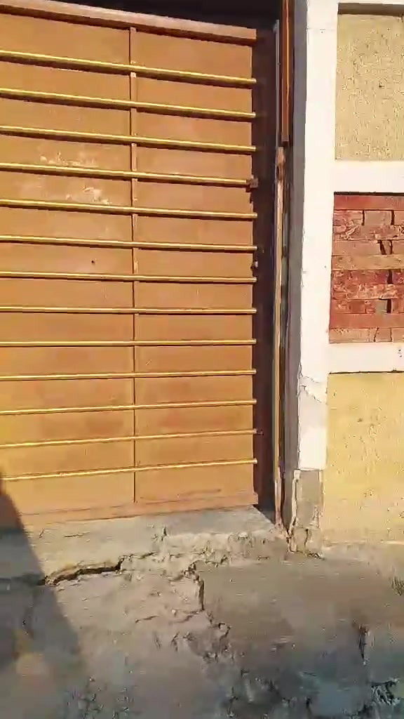 مشتمل ٧٥ متر طابق ونص في سبع البور منطقة الضباط قرب مدرسة عاصم رابع قطعة عشارع تفاصيل البيت كما موضح بل فديو مكون من غرفتين نوم حمام داخلي وحمام خارجي وستقبال مطبخ منور للستفسار ع رقم الهاتف ***********
