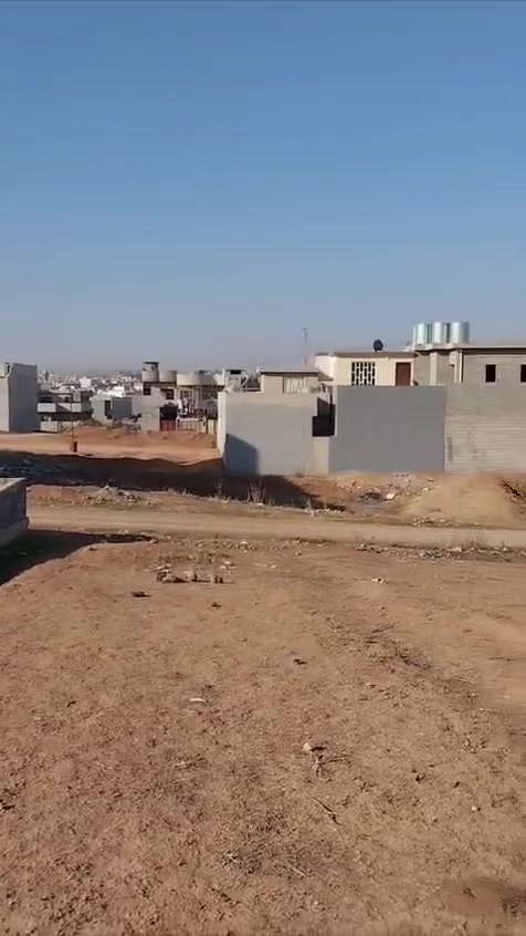 السلام عليكم عندي نصف قطعه جمعية غرفة تجاره مساحه 120 متر واجهة 6  عمق 20 ورقمها 3286 وبيها وصل بلدية ومفروزه تفاصيل مراسله خاص او اتصال على الرقم ***********
‏‪‏‪***********‬‏
