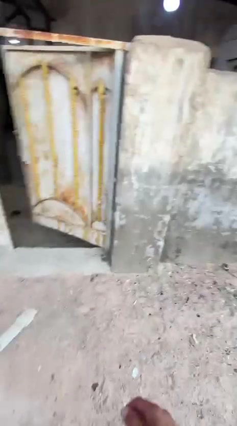 بيت بناء قديم اعتبار قطعه  مساحه بناء 160 متر  ورا البيت فضلا صايره وجهه ع شارع تبليط عرض 8 متر يعني  تصير تقريبا 200 متر القطعه بيها وجهين وجه ع فرع عرض 4 متر ووجه ع شارع تبليط  البصره التنومه كردلان تصير ورا خطوه علي بن الحسين ع  متوفره ماء وكهرباء  واجهه 10 متر والنزال 20 . ارض أصوليه طابو زراعي مشترك.  سعر الارض 60 وبيها مجال ***********

