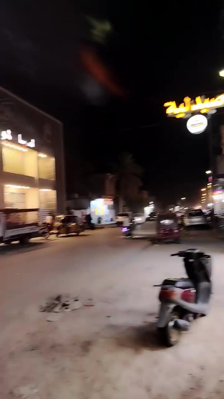 محل للبيع مساحه محل طول8امتار وعرض 4امتار مكان تجاري مكان حي جمعيه مقابيل جنت اسعار هاذا رقمي ليريده بيه خير ويدلل ***********
