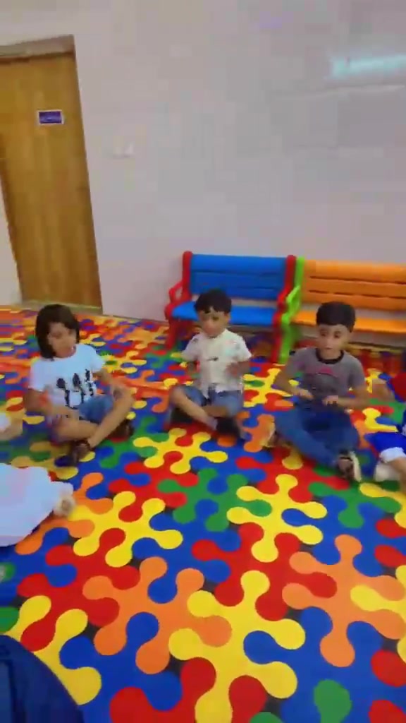 🌸 مو كل يوم بالروضة يشبه اليوم الثاني… لأن أطفالنا يستحقون كل يوم ذكرى جديدة! 🌸
اليوم عشنا ويا أطفالنا يوم استثنائي بكل معنى الكلمة ❤️
☀️ فطور صباحي بالحديقة وسط الأجواء الحلوة
🎈 ألعاب ومسابقات وضحكات من القلب
🍽️ وجبة الغداء المسائي داخل القاعة
🎉 وألعاب ومسابقات خلّت يومهم مليان فرح وحماس!
إحنا بروضة ملاك الكوثر التعليمية نؤمن إن الطفل يتعلم أكثر لما يكون مرتاح، فرحان، ومحب للمكان اللي ينتمي إله ❤️
✨ إذا تريدون لطفلكم مكان يجمع التعليم، الاهتمام، اللعب، النشاط والفرح…
أبواب التسجيل مفتوحة، وحياكم الله ويانا 🌷
📚 ننتظركم حتى نبدأ ويا أطفالكم أجمل بداية لعام دراسي مليان نجاح وفرح ❤️ العنوان. الحسينيه قرب الجسر فرع أسواق خنجر رقم ☎️ ***********
