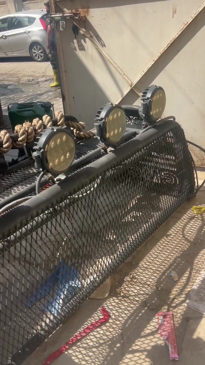 الإخوه الكرام يوجد محجر بيكب سيره تصنيع يدوي درجه أولى من النوع الثقيل ومواصفات حلوه مع كشافات إماميه اصلي أمريكي وكشافات جانبيه ومكان السبير ومزود بجلكانات للسفر أو للصيد الراغب بالشراء الاتصال بالرقم ***********
