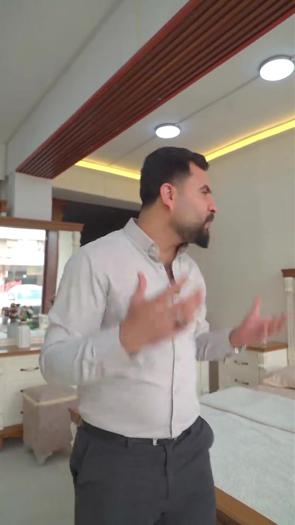 ⁨	⁨	هاي الغرفه خالية من mdf ❌  عباره عن خشب وصاج وزان وجاوي موديل فينيسيا  اللون اوف وايت مع تطعيم الصاج الطافي هاي الغرفه مصبوبة صبابة  السعر 4 ملايين 750 الف نجارة عراقية 100‎%‎ ضمن وجبة الدرجة الفاخرة غرفة 6 ابواب  الوجهه 5 ملم معاكس ابيض جميع ملحقات الغرفه الكنتور الزاويه الجربايه ميز مرايه الكومديات الوجهه والداخل 5 ملم  القاعدة كبس صاج وجهين 5 ملم يعني عمل تنسى عمر الظهر چرچوبة داخلية شد براغي  كل الغرفة خشب زان 7 ونص سم كل الغرفة لف الابواب والمجرات خشب زان 4ونص سم السرير عدد 2 لوح خشب چام مع بلوك ارضية يكون ارجل عدد 8 ارجل جاوي مجفف مرتفعه عن الارض  حجل زان وطابورية اضافية  ارتفاع الكنتور 2.30سم عرض الكنتور 3.60سم عرض زاوية الملابس 1.20سم النزال ( العمق ) 60 سم يعني الكنتور وزاوية الملابس ضلع كامل 4.80سم الجربيه 3.00سم المنام 1.80سم في 2.00سم السعر 4750 معرض ومعمل الخزرجي للأثاث    الشد والتوصيل مجاني الى جميع محافظات العراق    ✔ تتوفر لدينا داخل صالة العرض تشكيلة من الموديلات  📍 _زيارتنا على موقعنا حلة / منتصف شارع ابو القاسم /من جهة سوق الحلة الكبير مجاور دكتور مكي الابراهيمي طبيب الاسنان.. ***********  *********** #معرض_ومعمل_الخزرجي_للأثاث  #غرفة_نوم #fypage #اكسبلور #اثاث 
