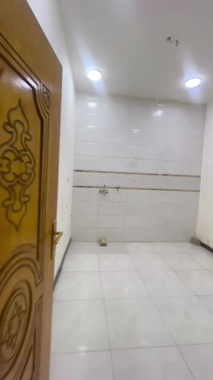 شقه للإيجار بدور الشرطه حديثه ديلوكس
غرفتين وصاله ومطبخ وصحيات الايجار
 400 الف قفل شامل الماء والكهرباء 
للاستفسار : ***********
