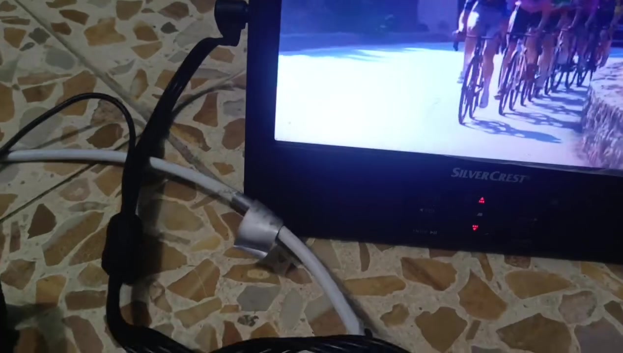 شاشه حجم 10انج شحن+قرص سيدي 
منفذ اسدي وليس اجدي السعر 40الف قفل 
*********** 
شاشه شحن ساعة كامله تبقى 
كيبل اسدي+شاحنة
