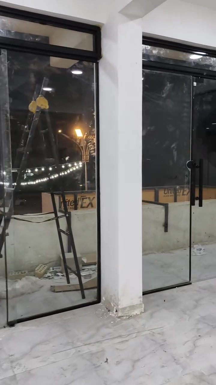 نعمل جميع الواجهيات الزجاجيه باحدث الانواع زجاج 10 ملم عنوان بغداد ناحيه الوحده الاتصال, ***********
