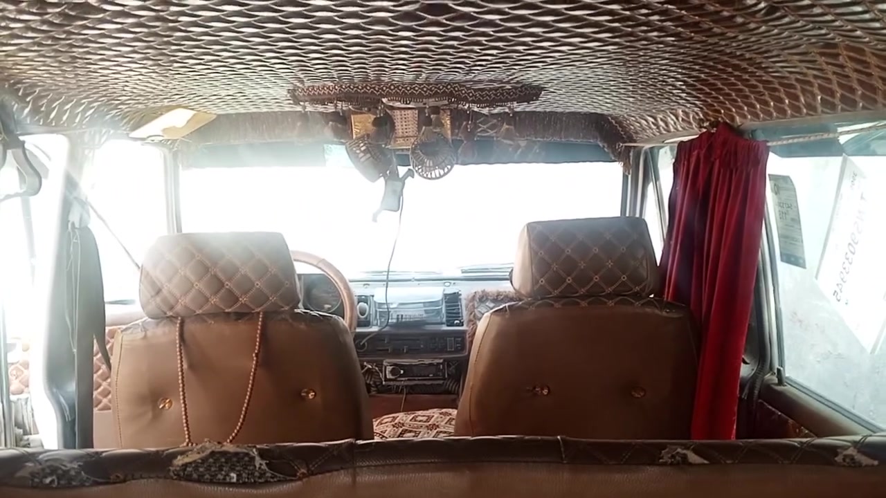 سلام عليكم سياره ازوزه موديل 88 محرك اربعه ونجي کير خمس نمر تبريد شغال سنويه نافثه  سعر 25- ورقه رقم الموبايل***********
