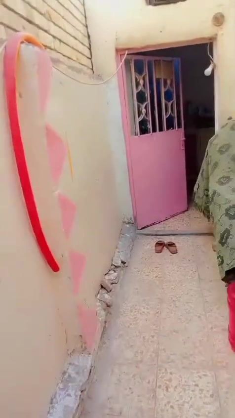 يتوفر لدينا دار للإيجار في حي العامل المنطقه الثامنه مساحه ١٠٠ متر طابق ونص يحتوي على غرفتين نوم واستقبال وصاله ومطبخ للاستفسار الاتصال على ***********
