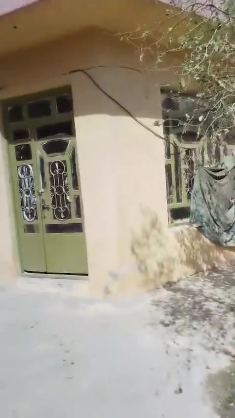 السلام عليكم شباب مره خصت الدمنيه المحترمون بيت المساحه ٢٠٠ مترالبناء طابوق بيت مسلح وعالي على الشارع الموقع ماقابيل حسينية شيخ وهاب اني مكلف بلنشر وهاذصاحب البيت التصال *********** @
