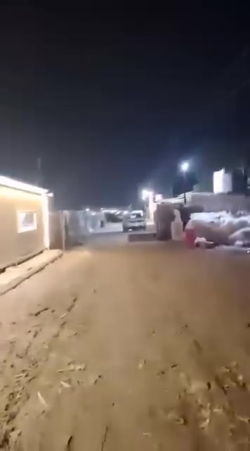 فرصهة استثمارية شاليه للبيع مساحتها واحد دونم طابو ملك صرف
تحتوي على وسائل الراحه والترفيه وجلسات وحدائق ومسابح وأناره فول ومتوفر لها كهرباء وطنيه ومولده والشاليه مسيجه بالكامل باقي التفاصيل في مقطع الفيديو
السعر 550مليون وبي مجال 
العنوان : بغداد - أبو غريب - خلف جوهره العدنان 
للأستفسار اكثر ومعرفة السعر وباقي التفاصيل يرجى الاتصال على الارقام التاليه:
 *********** أتصال + واتساب 
 *********** أتصال 
مكتب الديار للوساطه العقارية بأدارة (أبو عمر الزوبعي)
عمولة المكتب 1 ٪
