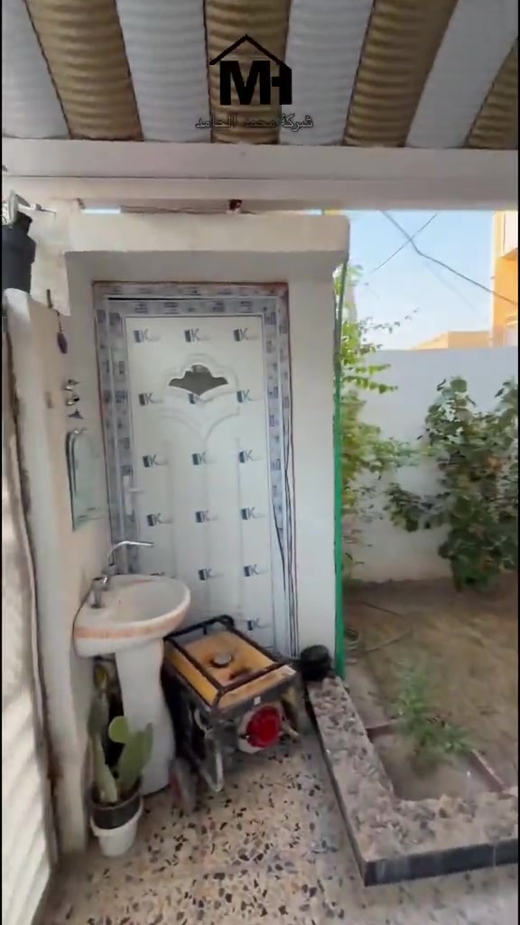 🏡 دار سكنية للبيع – مساحة 150م 💰 السعر: 110 مليون وقابل للتفاوض 🎁 الأثاث هدية مع الدار ✨ المحتويات: • كراج + حديقة • خدمات صحية خارجية 🔹 الطابق الأول: • استقبال • مطبخ • خدمات صحية • منور • غرفة نوم 🔹 الطابق الثاني: • 3 غرف نوم • خدمات صحية • مكان مخصص للغسالة 🔹 الطابق الثالث: • غرفة مخزن • مساحة بناء إضافية 📞 للاستفسار: ***********
