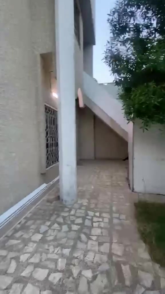 دار للايجار • ٢٠٠م • مدخلين