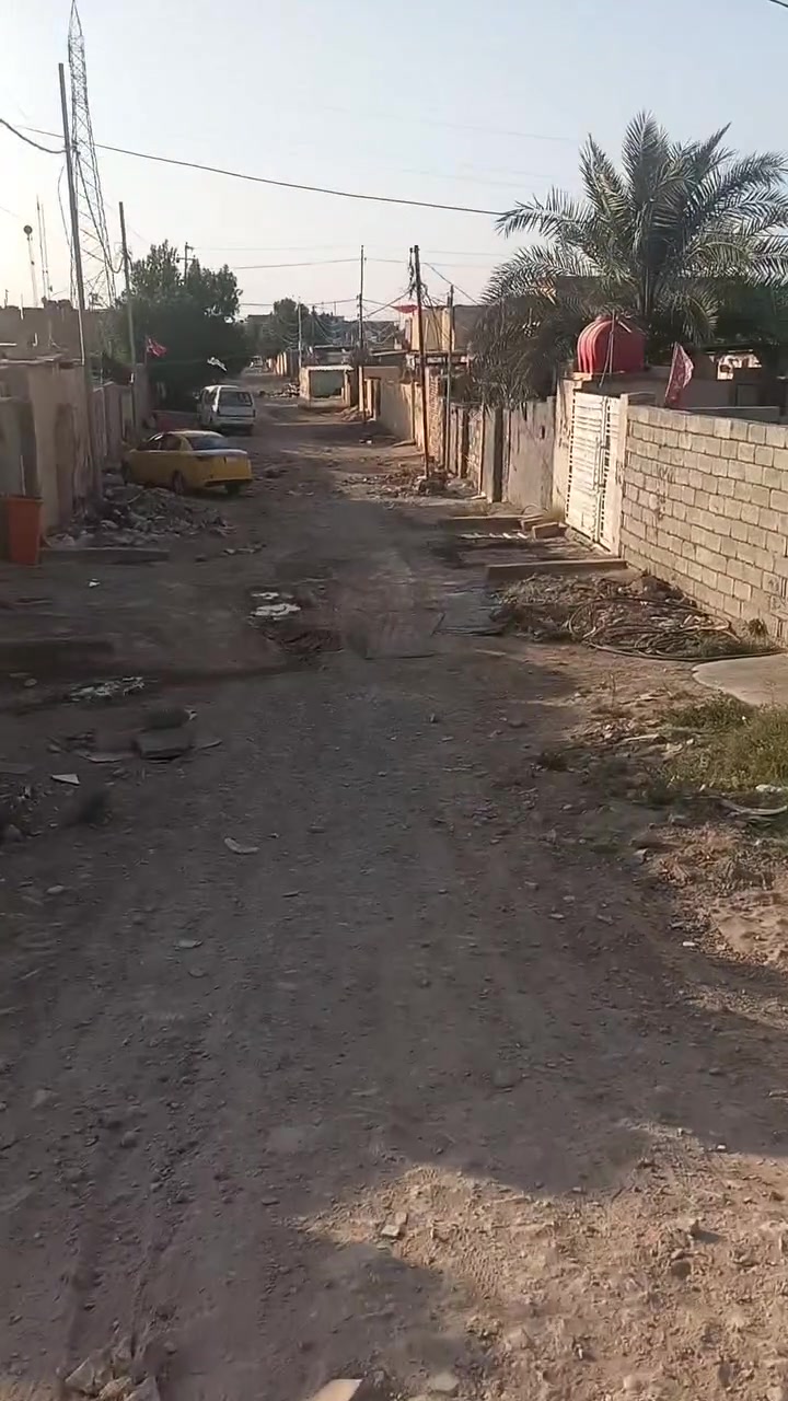 بيت للبيع في حي الحكيم للبيع
كامل مكمل تجي كبل تكعد 
مي كهرباء مرقم من البلديه 
بيت نضيف بمعنى الكلمة سقف سندويج 
بيت عالي عن شارع سعر ١٨ وبي مجال 
بيت مكانه يخبل. مقابل داموك عل شارع تبليط يبعد عنك 50 متر 
بيت نضامي على شارع مو بدرابين ودحايس 
 بي خط مولد 
***********
