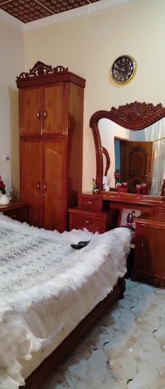 سلام عليكم غرفه نوم جديده صاج زان ثقيل قاطين 7 قطع نوع الفيبر 5ملم وجهين العرض 350 وطول 270 مرتبه وجديده السعر مليونين و٧٠٠ وقابل لتفاوض ولي يريد تصوير خاص من داخل الغرفة خادم أنا مثلاً ضهر نوع الفيبر 
الهاتف:*********** مكان بصره أبل خصيب لا يوجد توصيل
