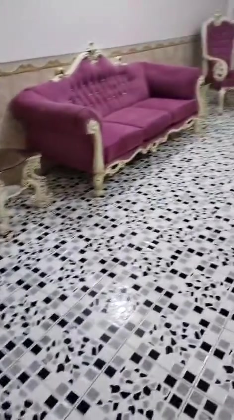 البيع تخم ملكي ***********
