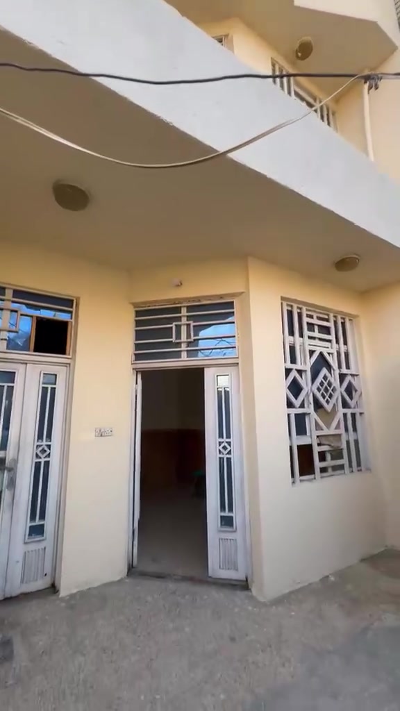 بيت للبيع....
بيت للبيع....
 🏠 
نهايه حي الحر  شارع مقابل مجمع ليمونه الفرع الثالث 
المساحه ١٠٠ م..
الاتصال على الرقم..***********
