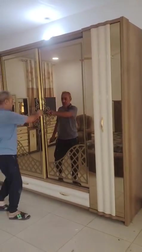نجار لفتح وشد جميع انواع الغرف العراقية والتركيه والماليزيه وصيانتها وصبغ الابواب الخشبيه والجراجيب ونقل الأثاث ***********
