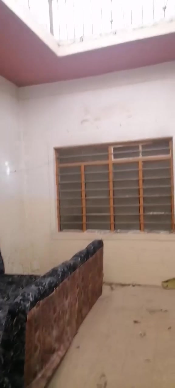 دار للبيع فارغ في منطقة الجزائر قرب الدوره الجزائر مساحة ٩٧ م قريب على الشارع العام يصلح مخزن تجاري الاتصال على الرقم ***********
