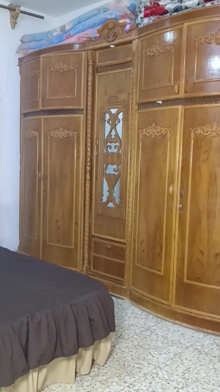 السلام عليكم غرفه اخشاب صاج عراقي للبيع اي ضرر مابيهه مثل الصوره بل ضبط سعرهه 800 الف وبيهه مجال بسيط للاستفسار الاتصال على ***********
