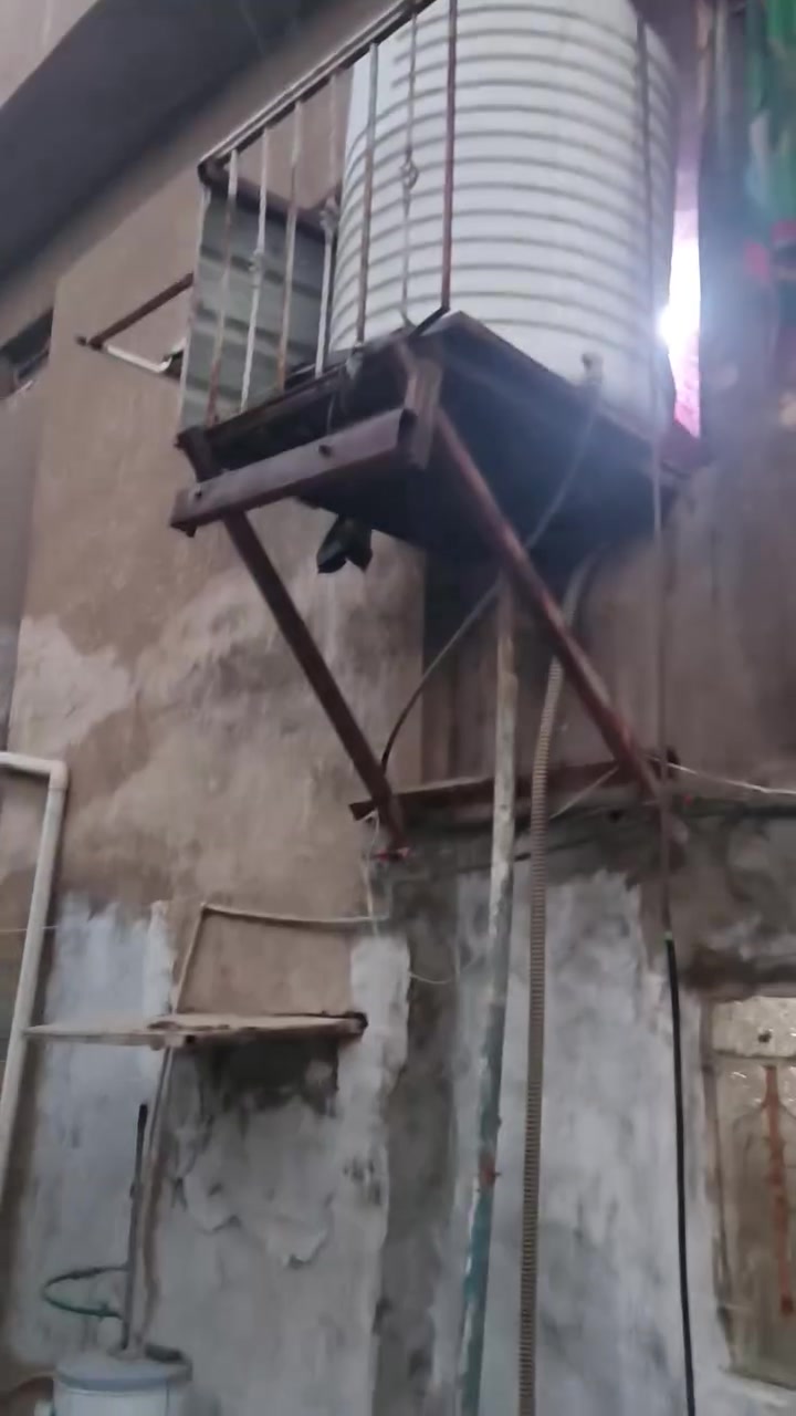 الربيت للبيع تجاوز دور الصحة مجمع الطبابة بيها غرفتين ومطبخ زغير وحمام وتواليت التواصل مع الرقم ‏‪***********‬‏
